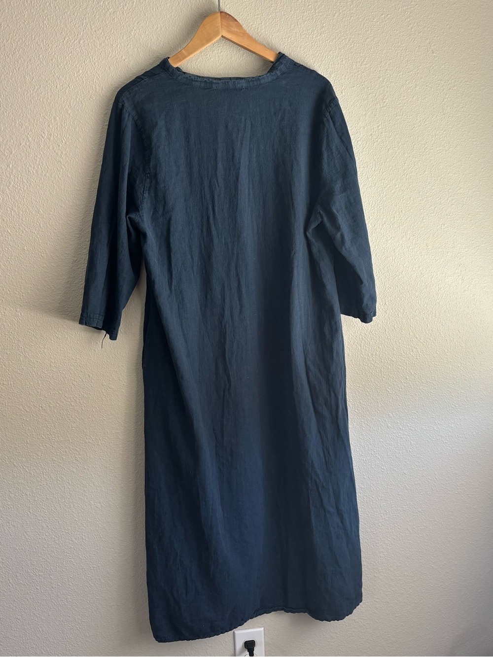 Linen Navy Blue V-Neck Midi Dress - Picture 5 of 7